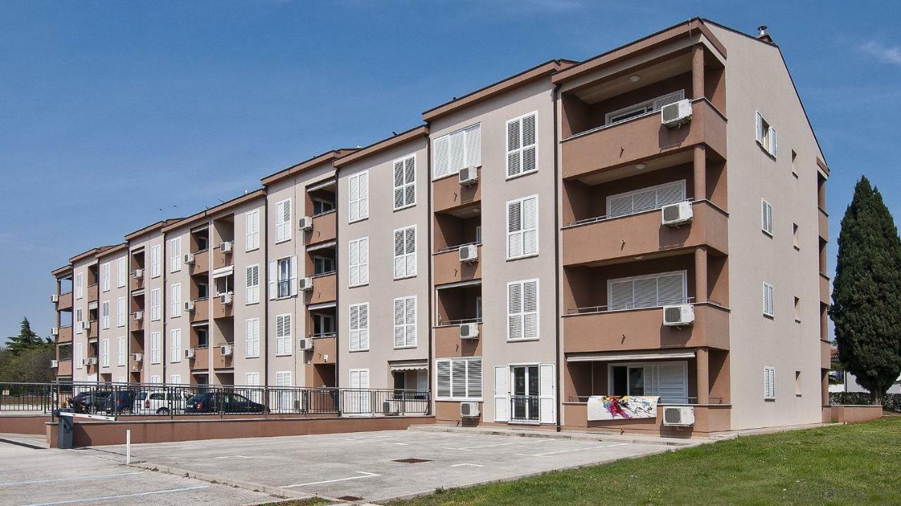 Pr Apartment Fazana Exterior photo